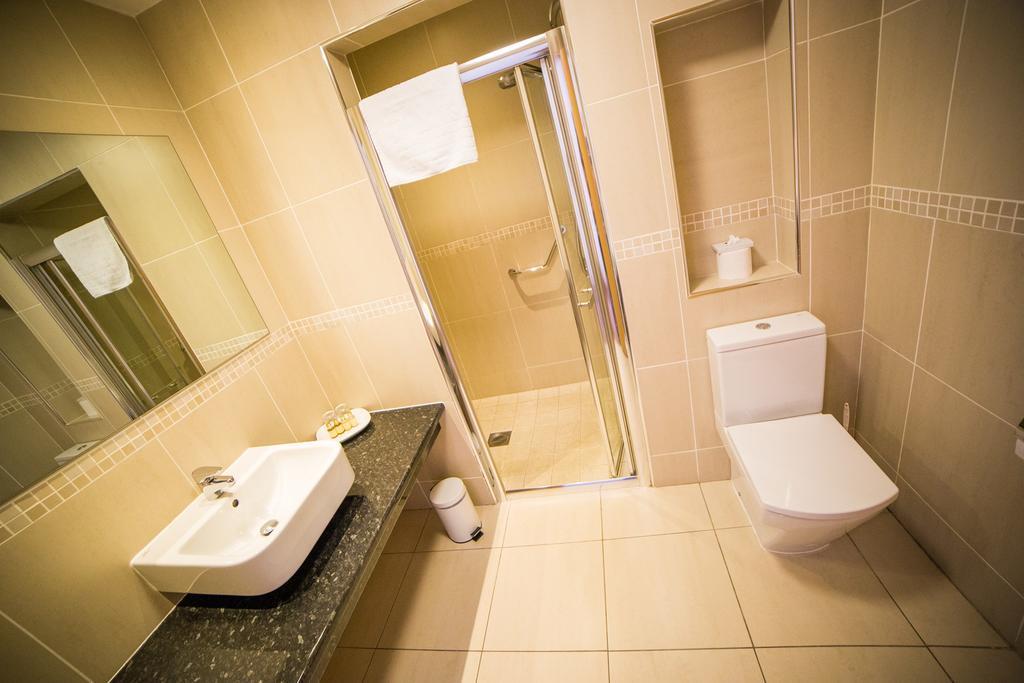 Curran Court Hotel Larne Esterno foto